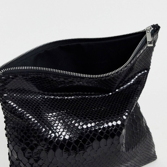 ASOS design asymmetrical snake clutch - Picture 4 of 7